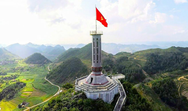 Du lịch Hà Giang Cao Bằng Bắc kan thăm cột cờ Lũng Cú Du lịch Hà Giang Cao Bằng Bắc kan thăm cột cờ Lũng Cú