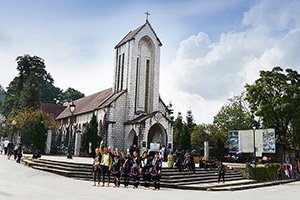 ảnh chụp tại Nhà Thờ Đá Sapa trong Tour du lịch Sapa ảnh chụp tại Nhà Thờ Đá Sapa trong Tour du lịch Sapa