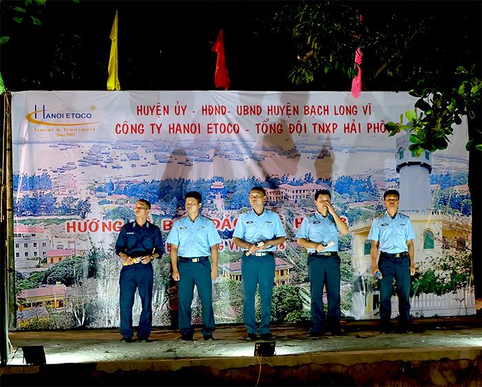 Giao lưu văn nghệ trên đảo Bạch Long Vỹ Giao lưu văn nghệ trên đảo Bạch Long Vỹ