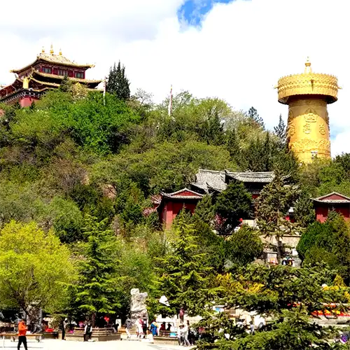 Bảo tháp Kim Luân tại Shangri-La