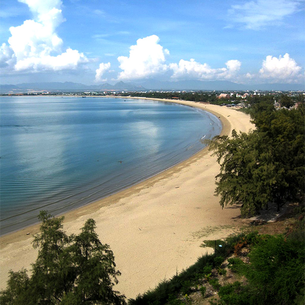 Bãi biển Ninh Trữ dài 10 km và tuyệt đẹp