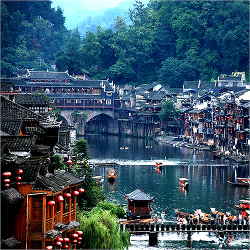 Phượng Hoàng cổ trấn bên sông Đà Giang Phượng Hoàng cổ trấn bên sông Đà Giang