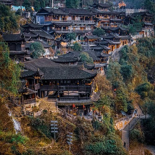 Phù Dung Trấn - Cổ trấn ngàn năm treo trên thác
