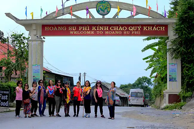 Hoàng Su Phì Hà Giang luôn tạo phấn kích cho du khách bất kể giới tính và tuổi tác
