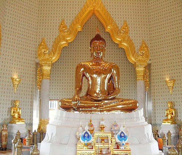 Tượng Phật trong chùa Vàng Bangkok