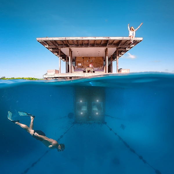 Khu nghỉ dưỡng Manta Resort nổi tiếng với những căn phòng nghỉ nằm sâu 4m dưới biển