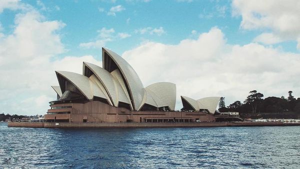 Nhà hát Opera Sydney, còn được gọi nhà hát con sò tại TP Sydney Úc