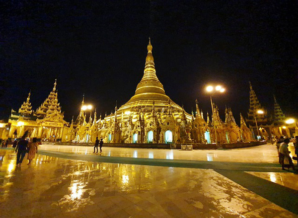 Chùa Shwedagon nổi tiếng nhất Myanmar được dát 90 tấn vàng