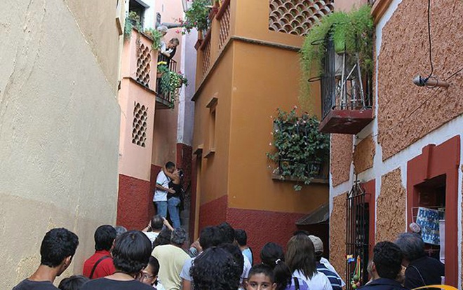 Khám Phá Con Hẻm của các nụ hôn tại Mexico